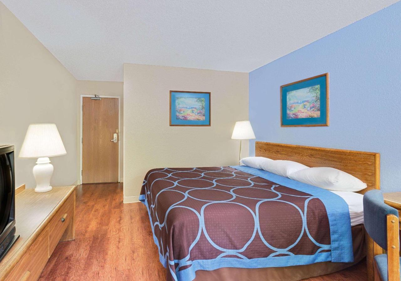 Super 8 By Wyndham Newburgh/West Point Stewart Intl Airport Motel Exterior foto