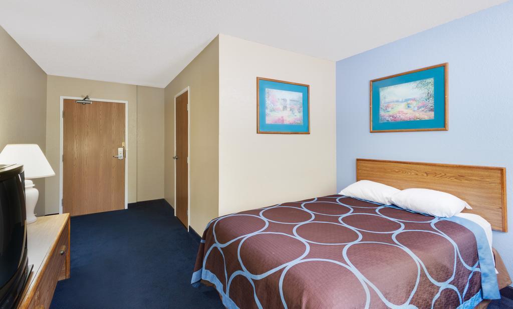 Super 8 By Wyndham Newburgh/West Point Stewart Intl Airport Motel Exterior foto